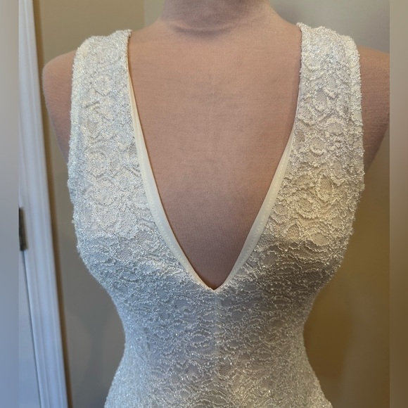 Windsor White Lace Peplum Sleeveless Deep V Top Tagged Large Fits Small - Picture 3 of 7